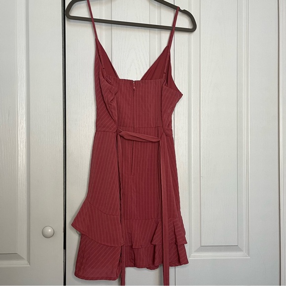Elegant Red Sleeveless Dress - Picture 5 of 5